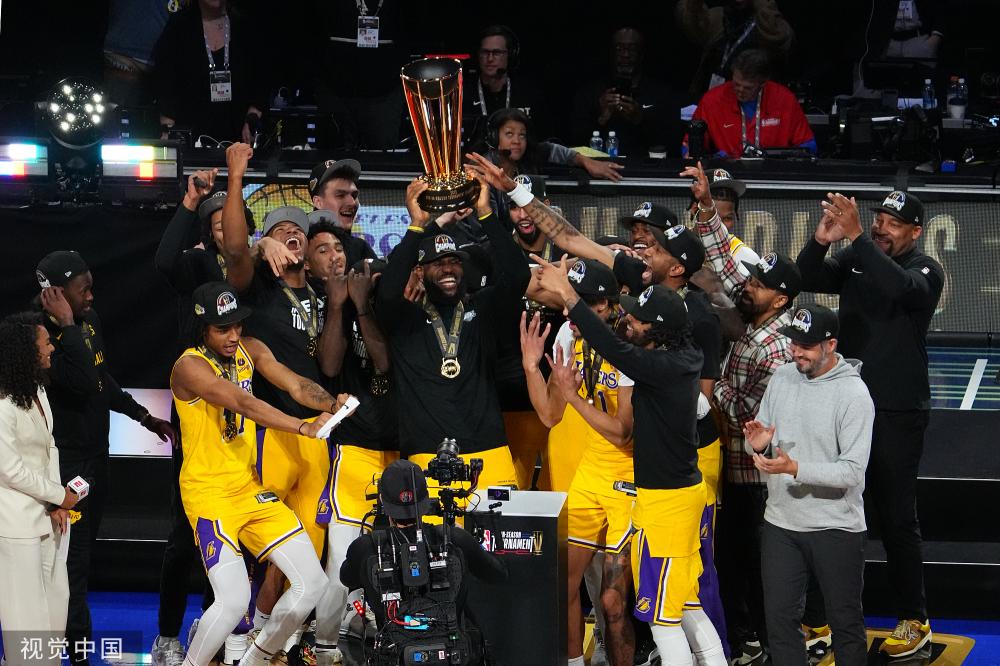 她不仅展示 她不仅展示